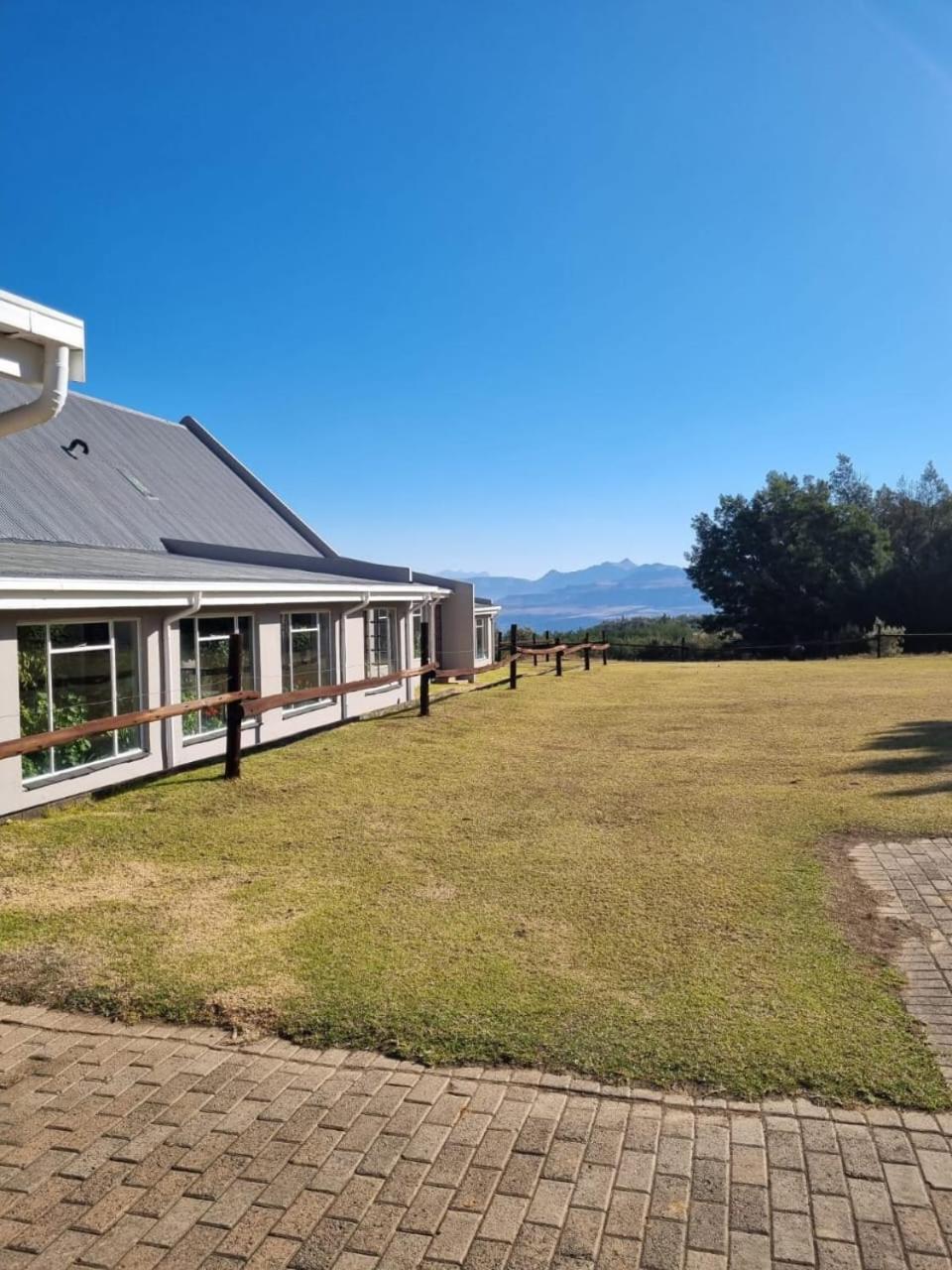 Гостевой дом Drakensberg Mountain Retreat Бергвилль Экстерьер фото